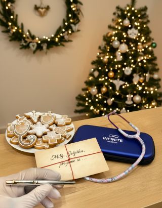 🎄✨ LETOS MÁME JEDINÉ VÁNOČNÍ PŘÁNÍ… zdraví, kvalitní vybavení a podmínky pro naše zdravotníky. 🩺💙 A protože na zázraky...